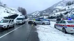 Artvin'de Yoğun Kar Yağışı Trafiği Felç Etti