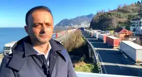 Hopa'da Tır Kuyrukları Hayatın Akışını Engelliyor