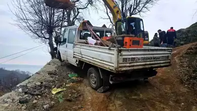 Arhavi'de Ekskavatör, Kamyonete Çarptı!