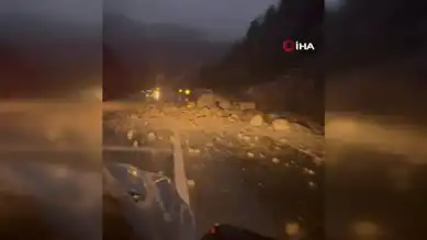 Doğu Karadeniz'de Heyelan: Yol Kapalı!