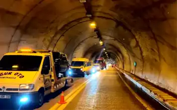 Artvin'de Heyelan: Yusufeli Yolu Kapandı