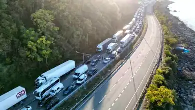 Doğu Karadeniz'de Karayolu Heyelan Yüzünden Kapandı