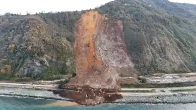 Artvin'de Heyelan Sonrası Yol Açma Çalışmaları
