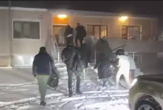Doğu Anadolu'da Kar Fırtınasına Yakalanan Tur Otobüsü Kurtarıldı