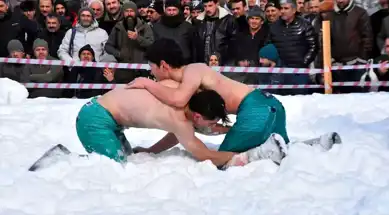 Şavşat'ta Kar Üstü Güreş Şöleni!