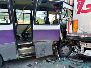 Hopa'da Minibüs Kazası: 12 Yaralı