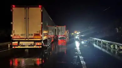 Rize'de Heyelan: Yol Kapandı!
