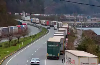Sarp Sınır Kapısı'nda Yoğun Trafik: 792 Bin Araç Geçti
