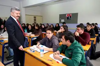 Vali Ergün, Artvin Fen Lisesi'nde Öğrencilerle Buluştu