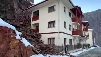Yusufeli'nde Heyelan: Ev Hasar Gördü