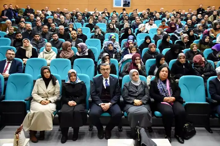 Artvin'de Ailede Çözüm Becerileri Konferansı