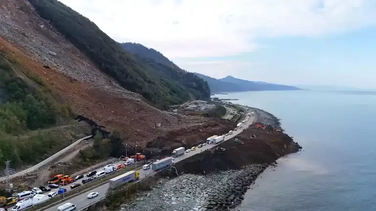 Artvin Heyelanında Kayıp Araç Araması Devam Ediyor