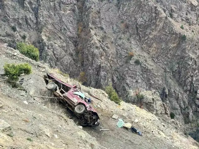 Doğu Karadeniz'de Kamyonet Kazası: 3 Yaralı