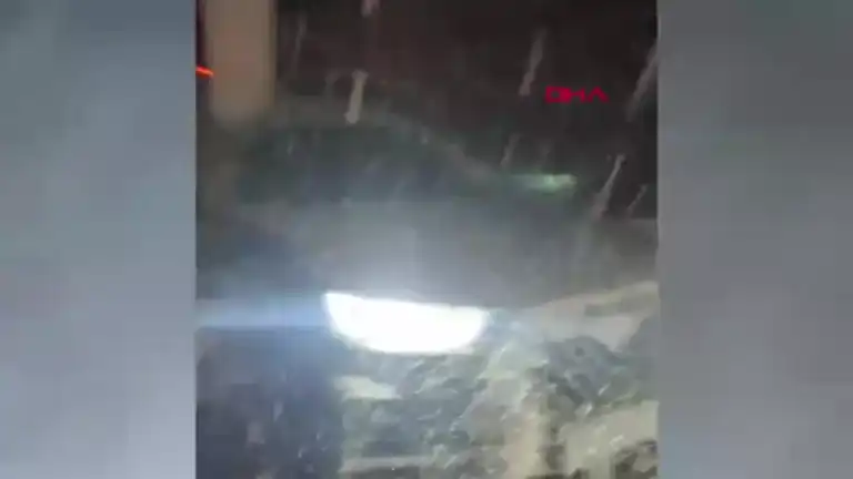 Doğu Anadolu'da Kar Yağışı Tur Otobüsünü Vurdu!