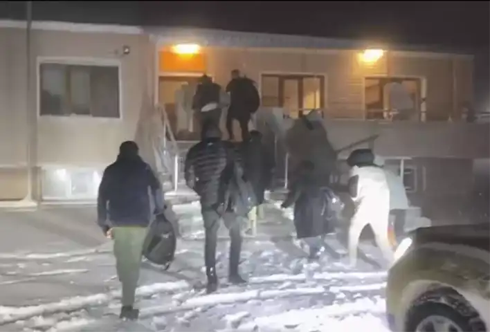 Doğu Anadolu'da Kar Fırtınasına Yakalanan Tur Otobüsü Kurtarıldı