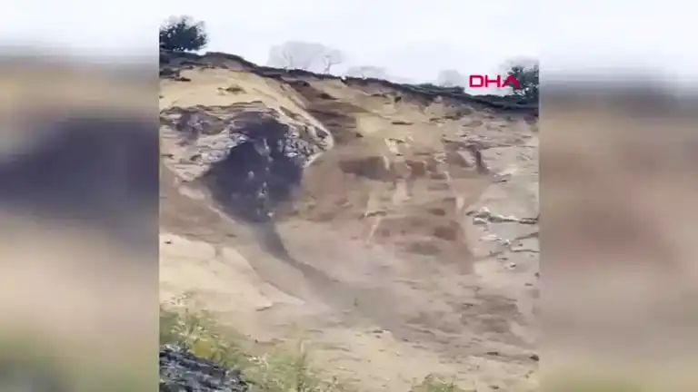 Karadeniz Sahil Yolu'nda Heyelan Temizliği